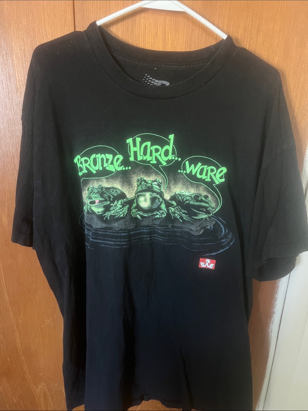 Bronze “Bronzeweiser Frogs” Tee